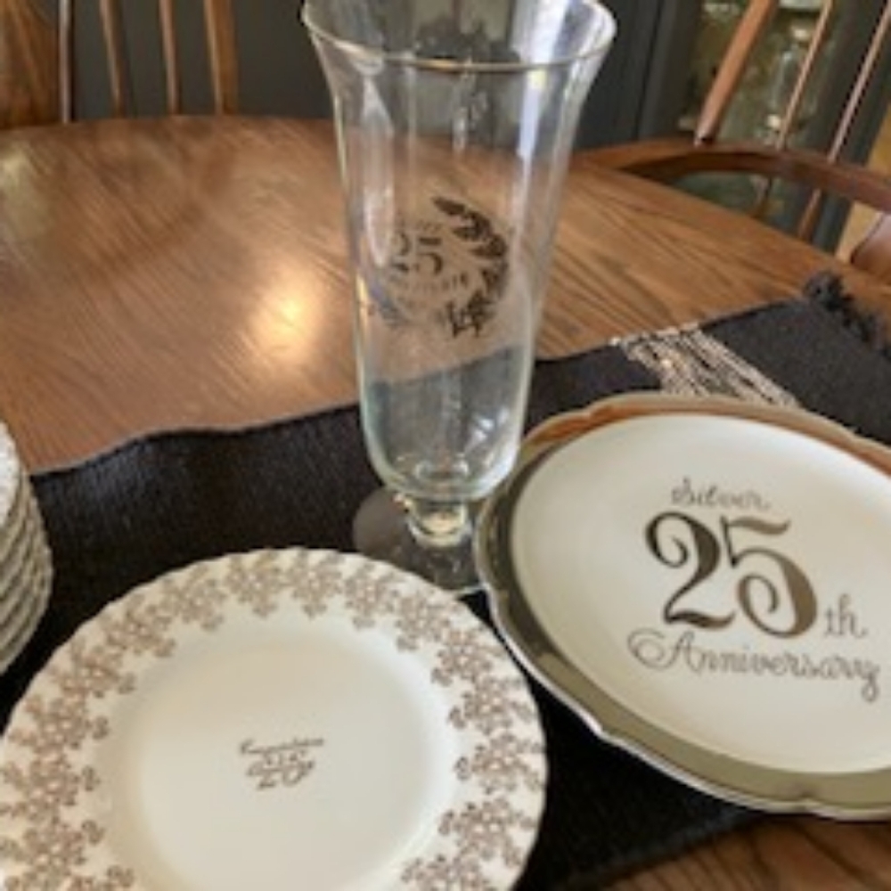 25th Anniversary Royal Albert China set - Picture 6 of 6